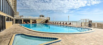Beachfront Condo w/ Balcony on Floridas Fun Coast