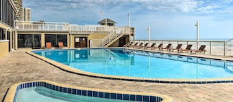 Beachfront Condo w/ Balcony on Floridas Fun Coast