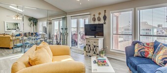 Walk to Beach! North Myrtle Beach Condo w/ Balcony