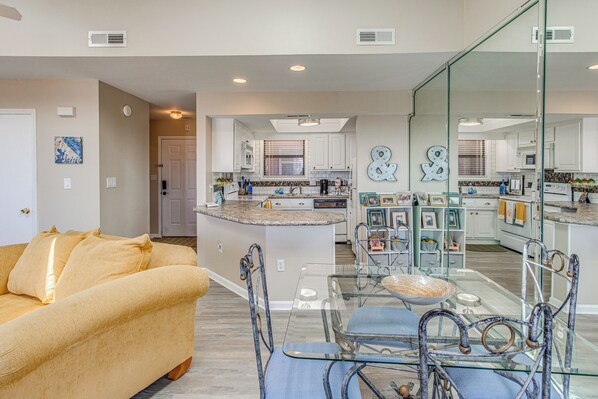 Interior - Walk to Beach! North Myrtle Beach Condo w/ Balcony (North Myrtle Beach)