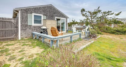 Walk to Beach & Pool! East End P-town Condo
