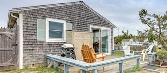 Walk to Beach & Pool! East End P-town Condo
