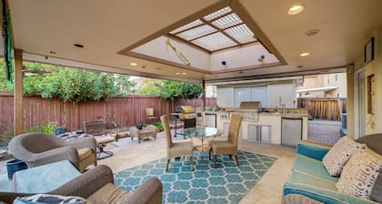 Family Home 5 Mi to Dtwn Riverside & Hospital!