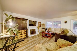Interior - Family Home 5 Mi to Dtwn Riverside & Hospital! (Riverside)