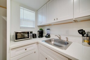 Interior - 2 Mi to Dtwn Riverside & Hospital! Family Retreat (Riverside)