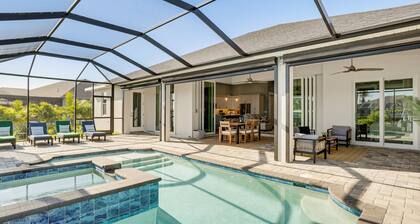 Luxury Waterfront Escape w/ Pool in Port Charlotte