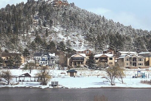Walk to Park, Trails & Pub! Palmer Lake Cottage