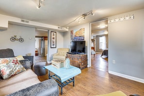 Cottage (2 Bedrooms) | Interior - Walk to Park, Trails & Pub! Palmer Lake Cottage (Palmer Lake)