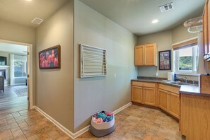 Interior - Luxe Lake of the Ozarks Group Escape in Roach (Roach)