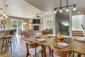 Interior - Luxe Lake of the Ozarks Group Escape in Roach (Roach)