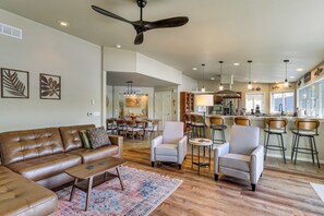 Interior - Luxe Lake of the Ozarks Group Escape in Roach (Roach)