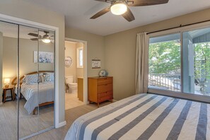 Interior - Luxe Lake of the Ozarks Group Escape in Roach (Roach)