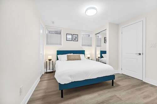 Modern 1 Bedroom Oakville Suite • Parking • Private • Pets Allowed