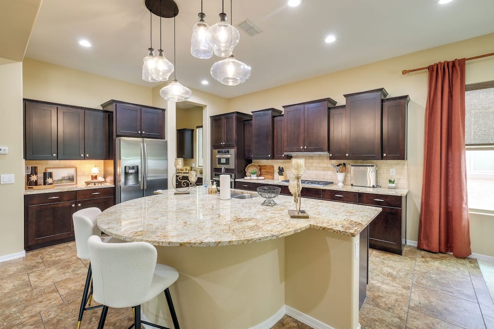 Tranquil Home w/ Hot Tub in 55+ Florence Community - Blackwater, AZ