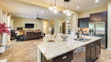 House (2 Bedrooms) | Interior