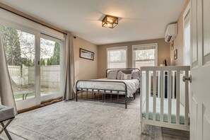 Interior - Walk to Theaters & Dining! Ridgefield Gem w/ Yard (Ridgefield)