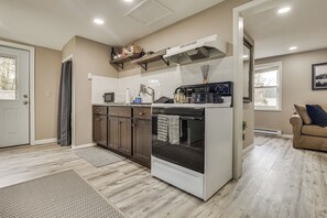 Interior - Walk to Theaters & Dining! Ridgefield Gem w/ Yard (Ridgefield)
