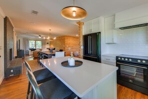 Interior - Great for Groups! Private Gem w/ Hot Tub in Shiloh (Shiloh)