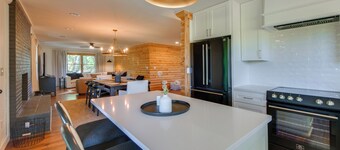 Great for Groups! Private Gem w/ Hot Tub in Shiloh