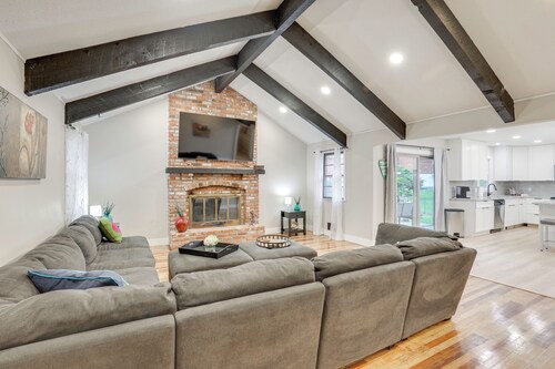 13 Mi to Arrowhead: Family-friendly Home w/ Yard