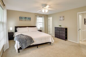 Interior - 13 Mi to Arrowhead: Family-friendly Home w/ Yard (Blue Springs)