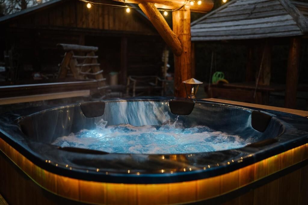 Indoor spa tub