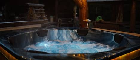 Indoor spa tub