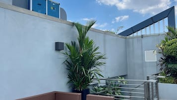 Comfort Condo, City View | Property grounds
