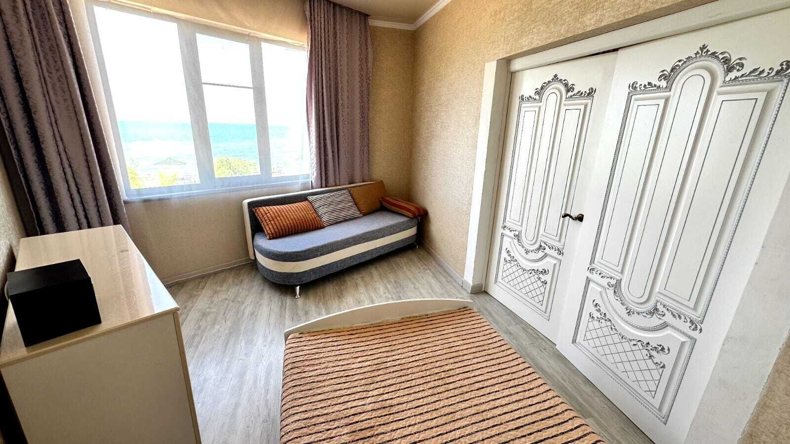 Deluxe Triple Room, Balcony, Lake View | Living area