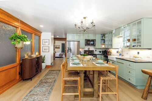 Harvest & Hearth Luxe Galena Cottage