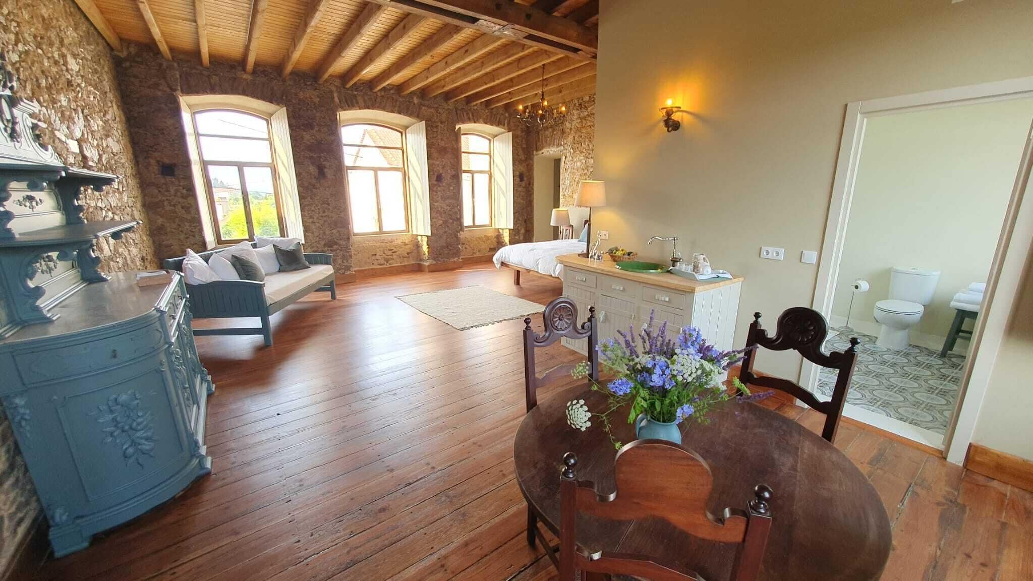 Deluxe Studio Suite, Patio, Mountain View | Interior