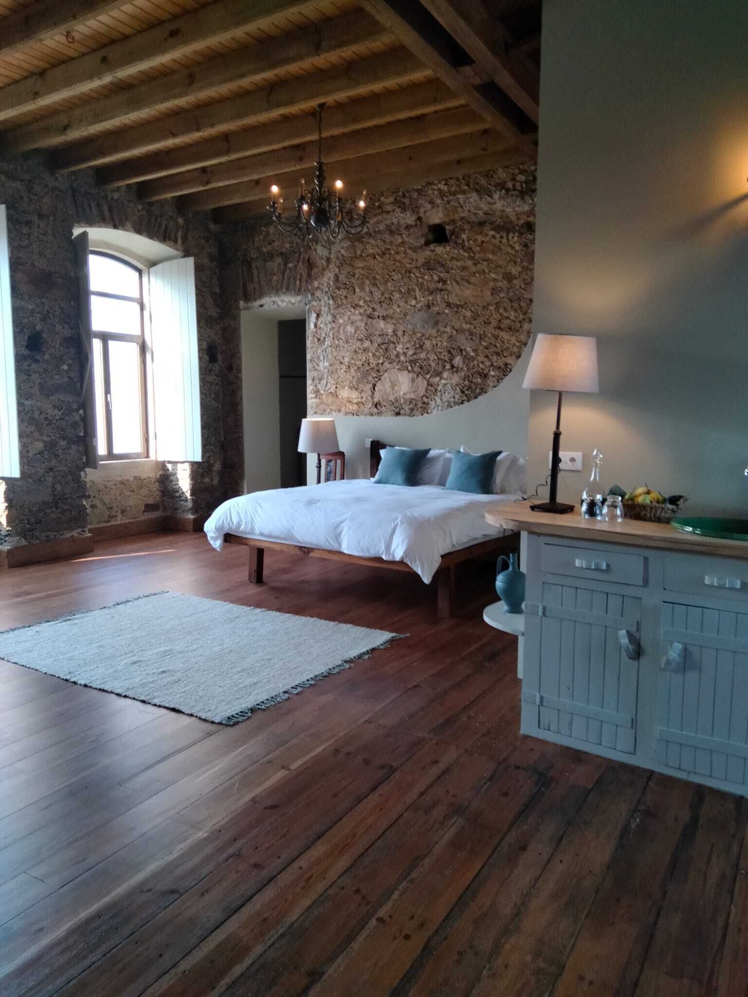 Deluxe Studio Suite, Patio, Mountain View | Laptop workspace, free WiFi