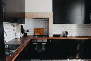 Full-sized fridge, microwave, oven, stovetop - Arriaga (LISBOA)