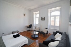 Comfort Double Room, 1 Queen Bed | Desk, free WiFi - Arriaga (LISBOA)
