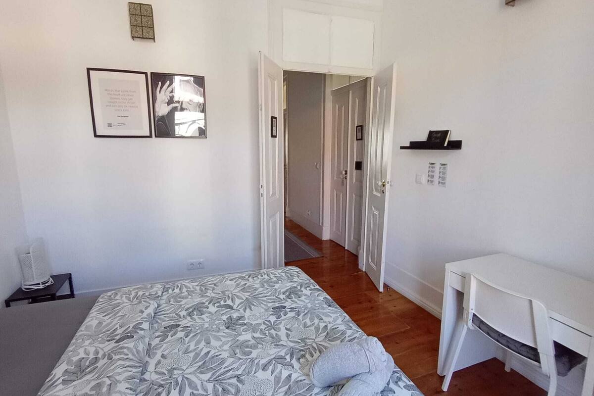 Classic Double Room, 1 Queen Bed | Desk, free WiFi