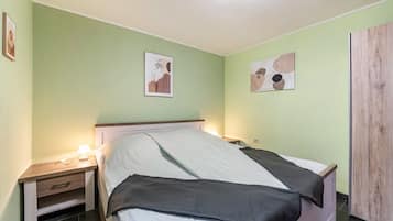 Iron/ironing board, WiFi, bed sheets