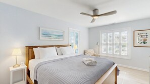 6 bedrooms, iron/ironing board, WiFi, bed sheets - Gorgeous home with private pool - dog-friendly - only three blocks to the beach (Rehoboth Beach)