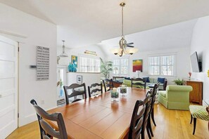 Dining - Upgraded dog-friendly home 1.5 blocks to beach with lovely backyard & pool (Rehoboth Beach)