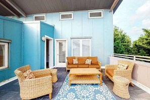 Terrace/patio - Dog-friendly townhome - private yard, rooftop deck - central AC, private W/D (Rehoboth Beach)