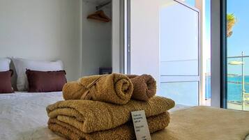 Iron/ironing board, WiFi, bed sheets