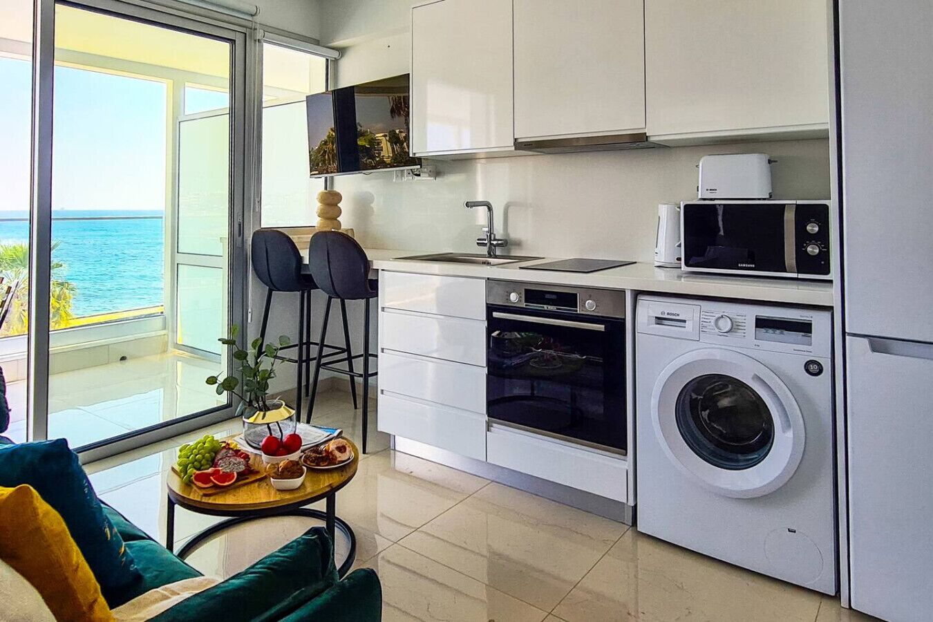 Geladeira, micro-ondas, fogão, cooktop