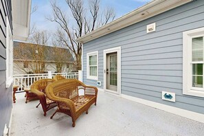 Terrace/patio - Town of Lewes house w/deck, balcony, close to beach & restaurants (Lewes)