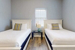 Iron/ironing board, WiFi, bed sheets - Spacious condo w/ pool, walk to ocean and dining (Rehoboth Beach)