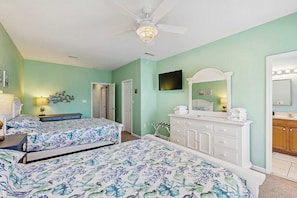 Desk, travel cot, WiFi, bed sheets - Inviting, dog-friendly townhouse with on-site pool, washer/dryer (Rehoboth Beach)
