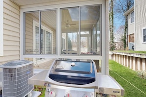 Terrace/patio - Inviting, dog-friendly townhouse with on-site pool, washer/dryer (Rehoboth Beach)