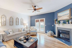 TV, fireplace, offices - Dog-friendly Breezewood home with firepit, washer/dryer, fireplace, WiFi, & AC (Rehoboth Beach)