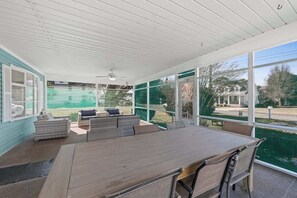 Dining - Adorable dog-friendly beach home close to Rehoboth with screened porch & grill (Rehoboth Beach)