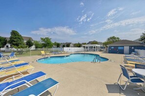 Pool - Keys of Marsh Harbor townhouse w/community pool & tennis court, deck, grill (Rehoboth Beach)