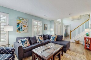 TV, fireplace, DVD player, offices - Keys of Marsh Harbor townhouse w/community pool & tennis court, deck, grill (Rehoboth Beach)