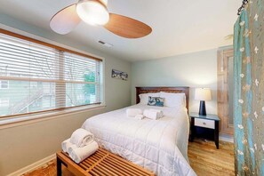 Iron/ironing board, WiFi, bed sheets - Downtown beachfront loft-style condo with central AC & W/D - walk to boardwalk (Rehoboth Beach)